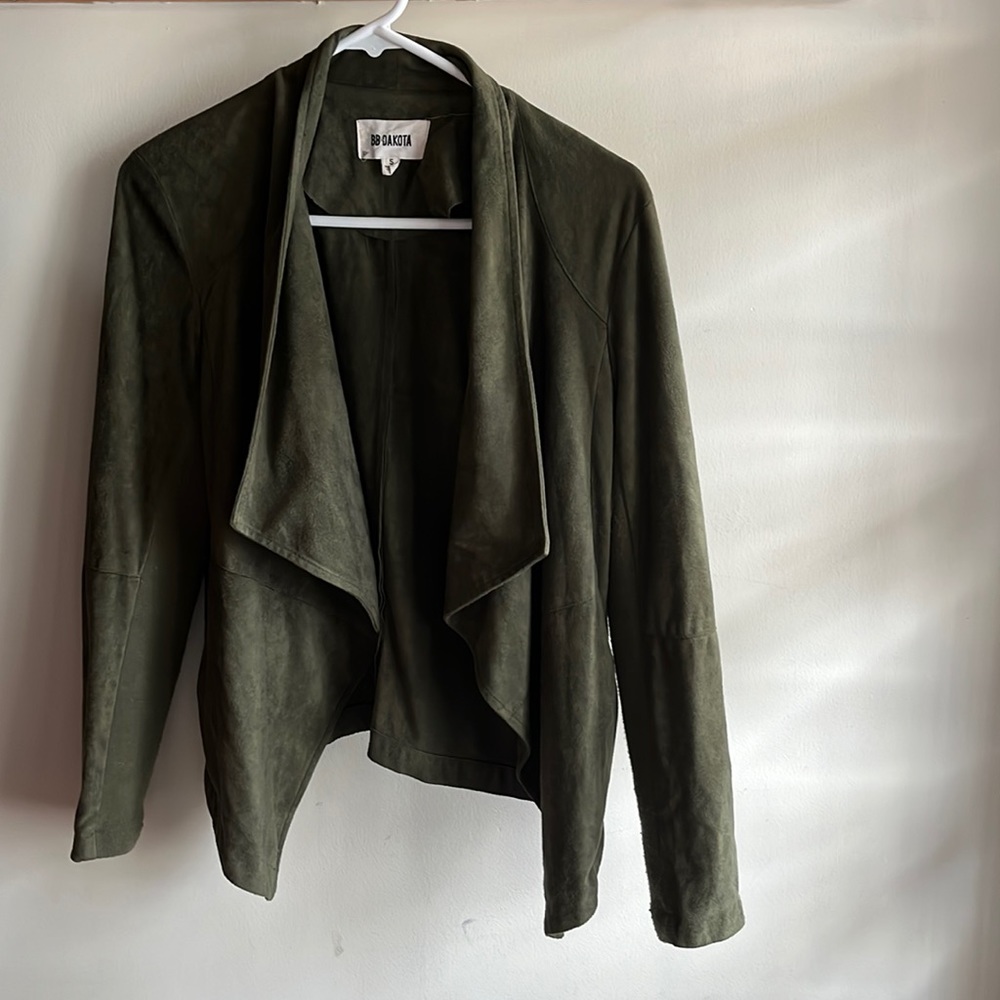 BB Dakota jacket. Size small. Color:army green never before worn.